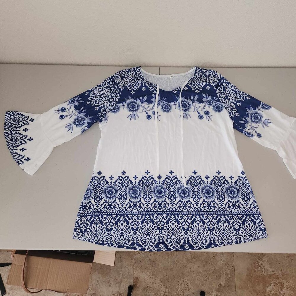 Blue/White print women top